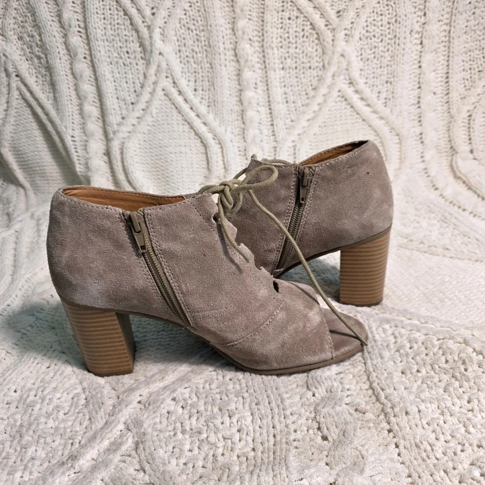 Susina Peep Toe Ankle‎ Booties Shooties Taupe Suede Leather Lace Up  Womens 8M